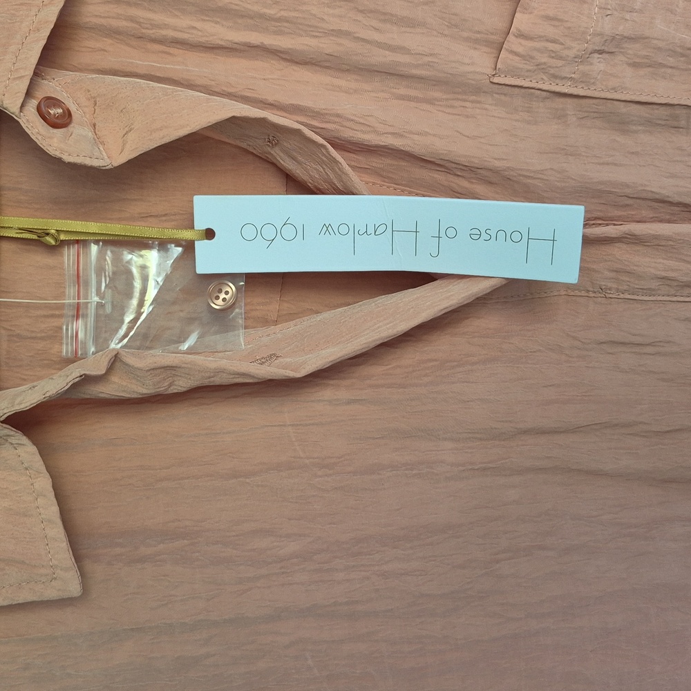 Beautiful peach XL blouse with a very light shimmer of the fabric. XL - Picture 2 of 4